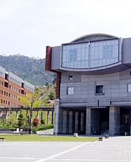 日本广岛大学