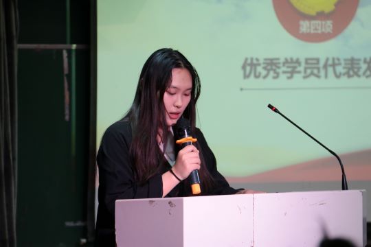 女1.JPG